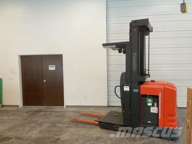 Toyota 7BPUE15 Medium lift order picker