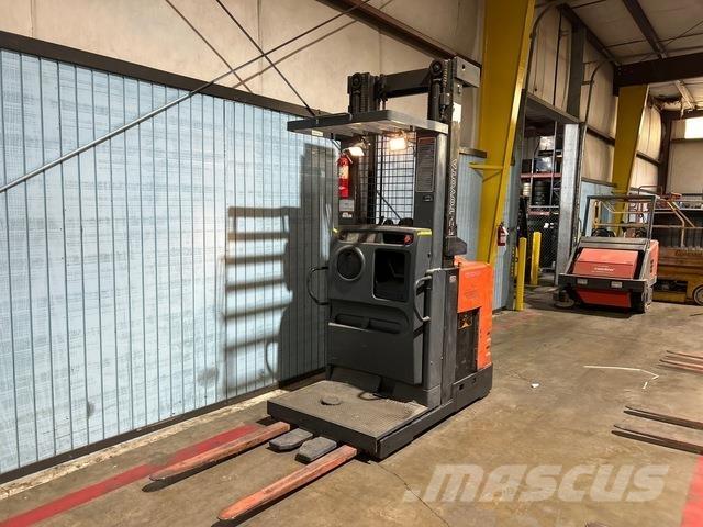 Toyota 7BPUE15 Medium lift order picker