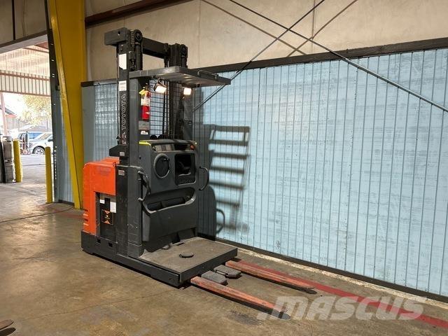 Toyota 7BPUE15 Medium lift order picker