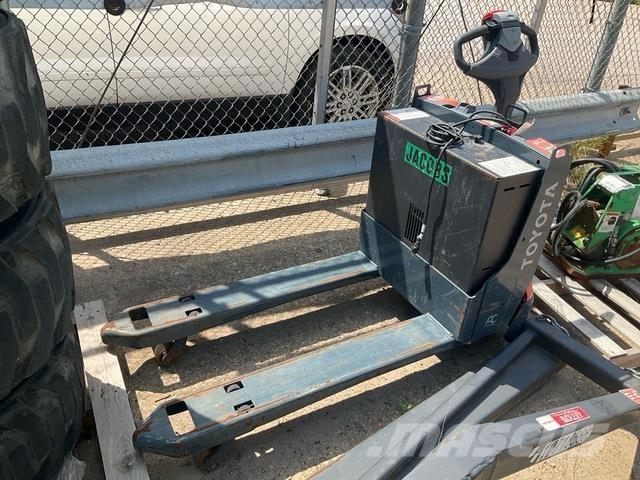 Toyota 8HBW23 Hand pallet truck