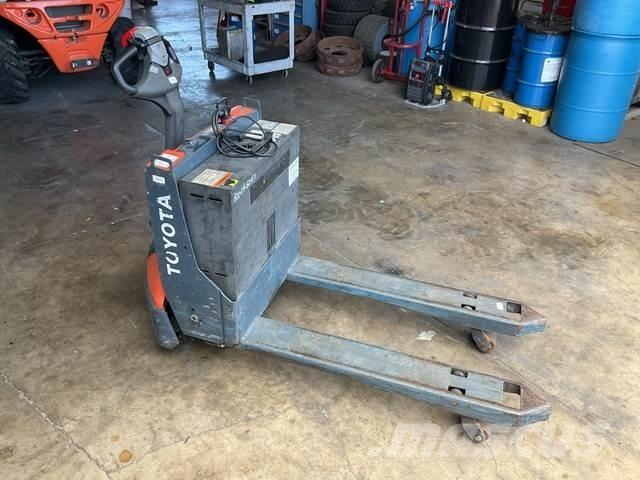 Toyota 8HBW23 Hand pallet truck