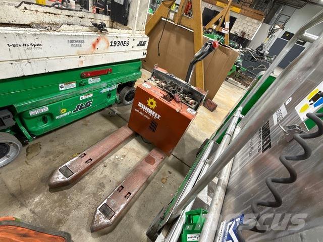 Toyota 8HBW23 Hand pallet truck