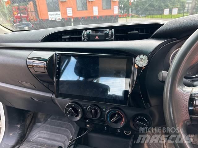 Toyota HiLux Pick up/Dropside