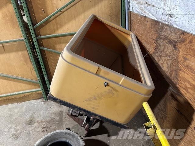  Trailhawk 750 Sand and salt spreaders