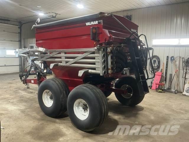 Valmar 5500 Mineral spreaders