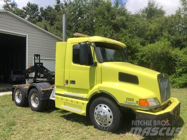 Volvo VNL64T Prime Movers