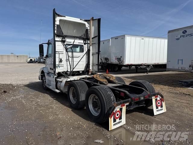 Volvo VNM Prime Movers