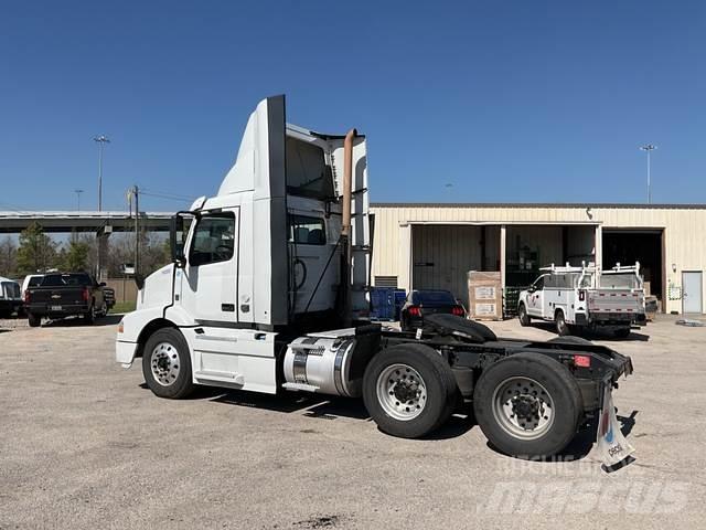 Volvo VNM Prime Movers