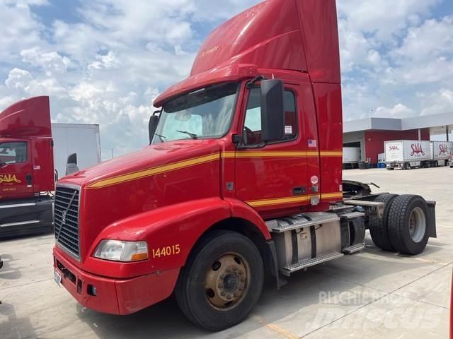 Volvo VNM Prime Movers