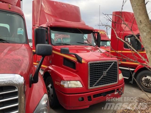 Volvo VNM42T Prime Movers