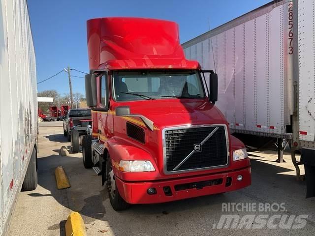 Volvo VNM42T Prime Movers