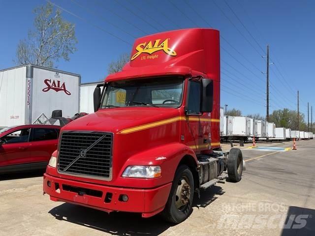 Volvo VNM42T Prime Movers