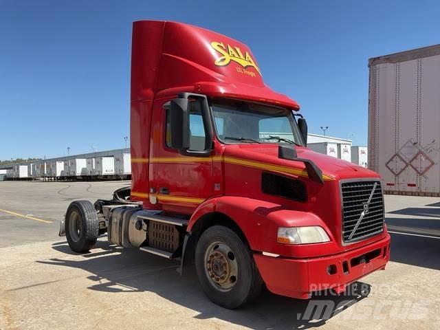 Volvo VNM42T Prime Movers