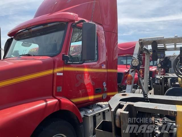 Volvo VNM42T Prime Movers