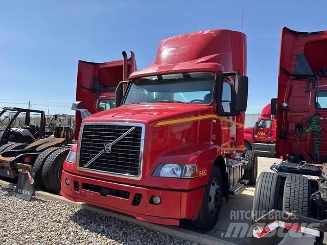 Volvo VNM42T Prime Movers