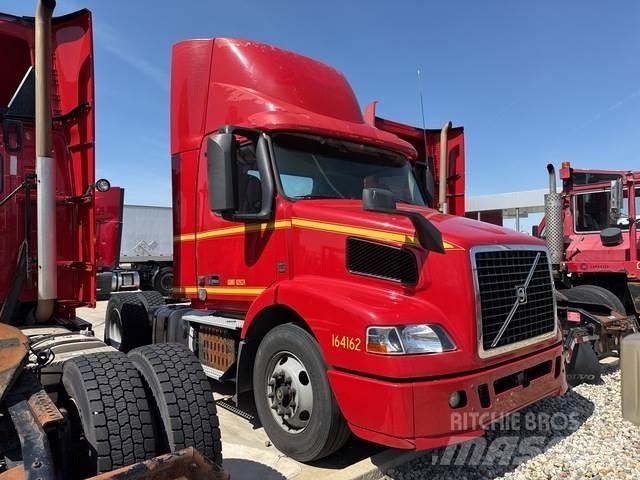 Volvo VNM42T Prime Movers