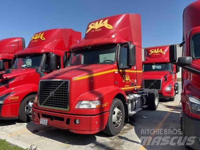 Volvo VNM42T Prime Movers