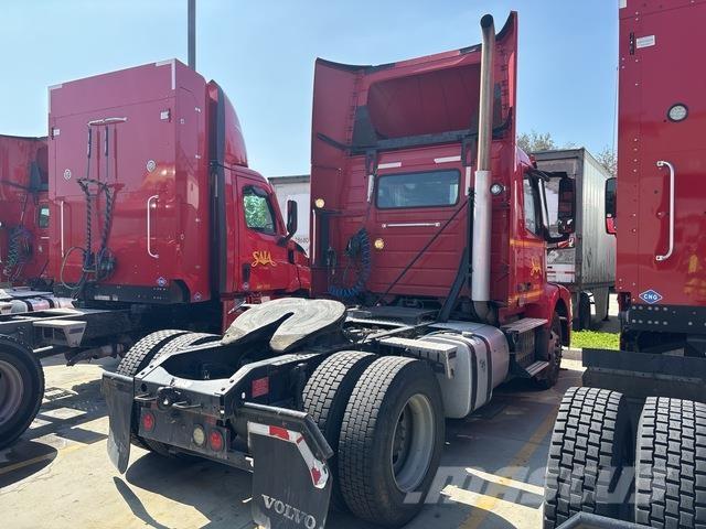 Volvo VNM42T Prime Movers