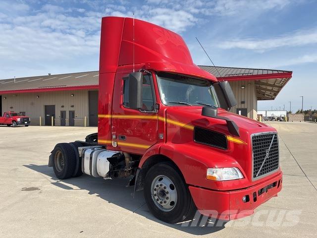 Volvo VNM42T Prime Movers