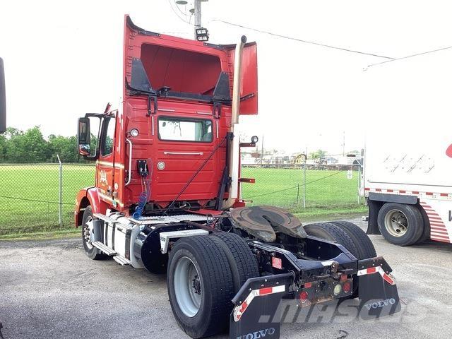 Volvo VNM42T Prime Movers