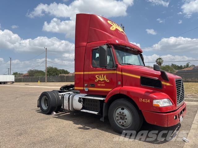 Volvo VNM42T Prime Movers