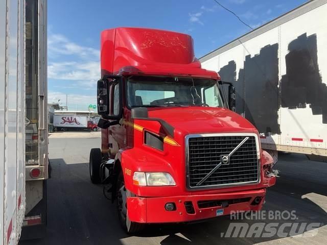 Volvo VNM42T Prime Movers