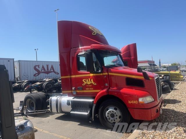 Volvo VNM42T Prime Movers