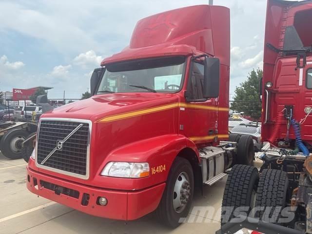 Volvo VNM42T Prime Movers