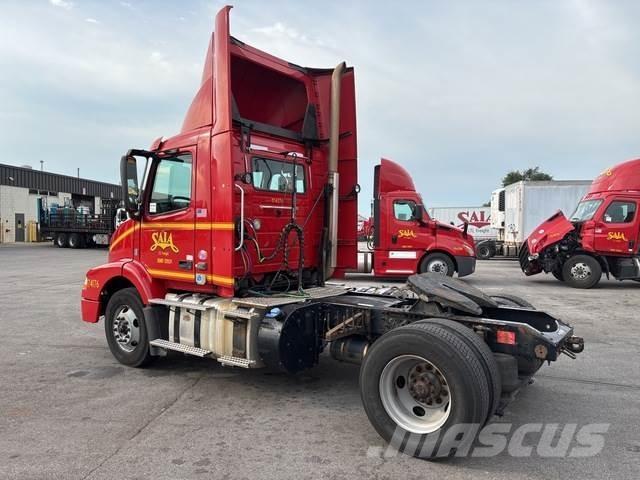 Volvo VNM42T Prime Movers
