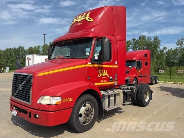 Volvo VNM42T Prime Movers