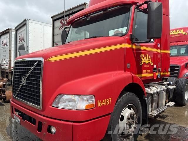 Volvo VNM42T Prime Movers