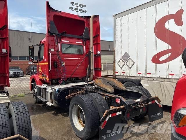 Volvo VNM42T Prime Movers