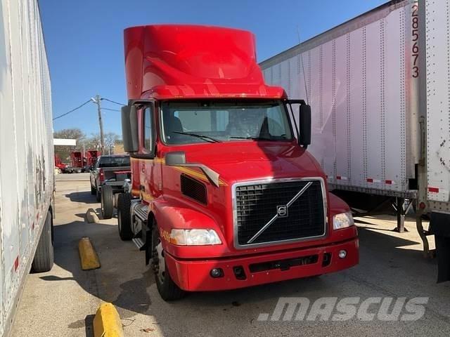 Volvo VNM42T Prime Movers