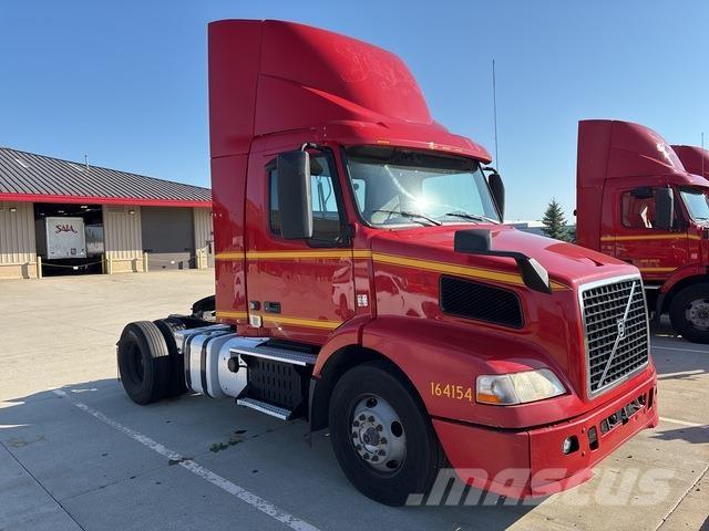 Volvo VNM42T Prime Movers