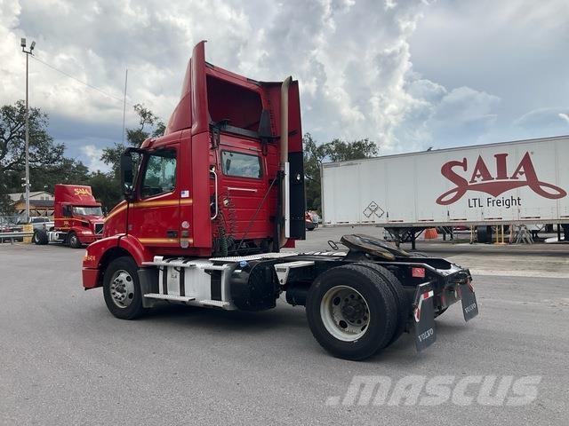 Volvo VNM42T Prime Movers