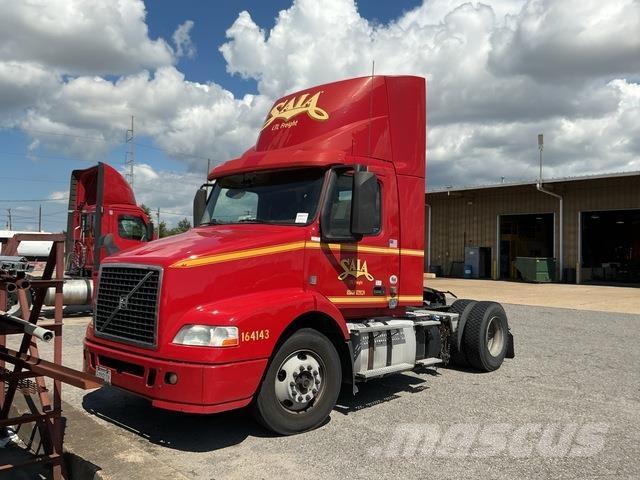 Volvo VNM42T Prime Movers