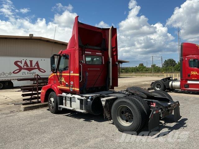 Volvo VNM42T Prime Movers