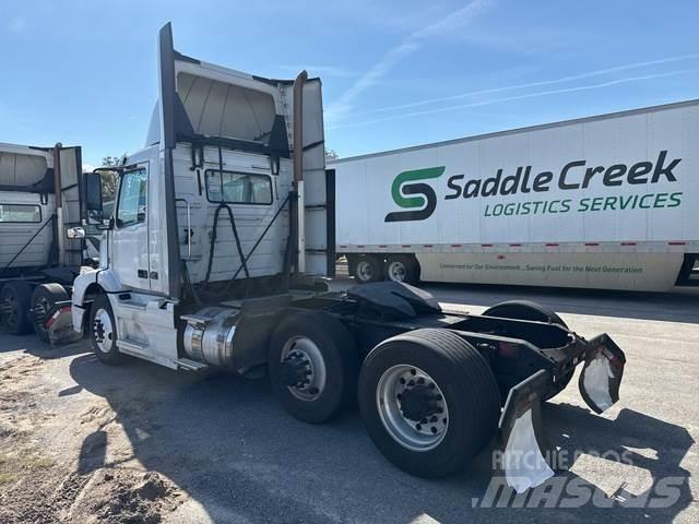 Volvo VNM64T Prime Movers