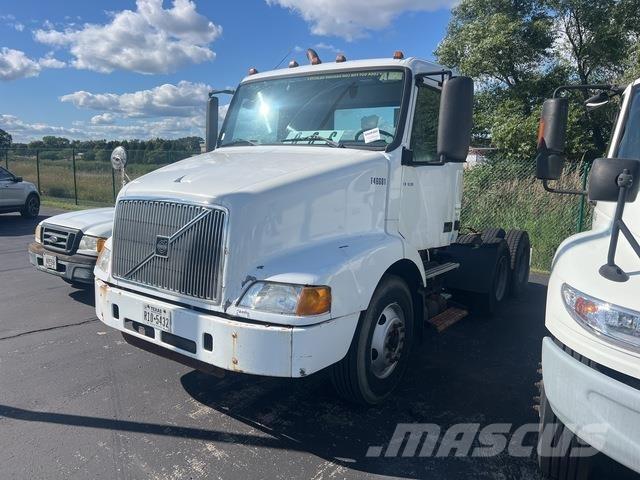 Volvo VNM64T Prime Movers