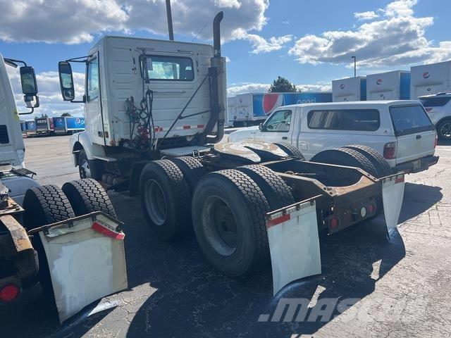 Volvo VNM64T Prime Movers
