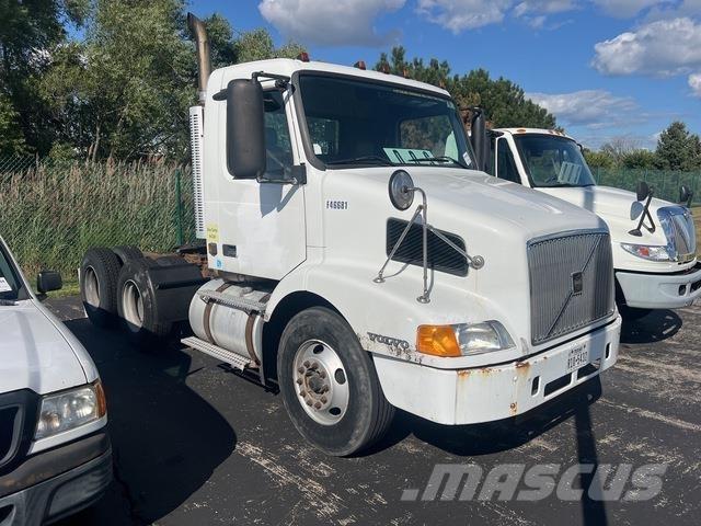 Volvo VNM64T Prime Movers