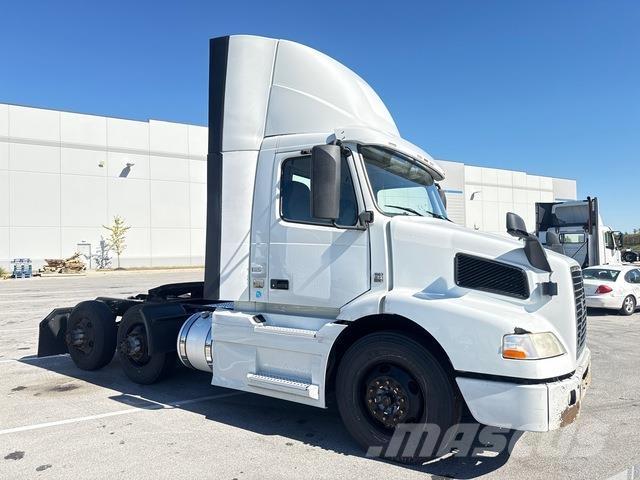 Volvo VNM64T Prime Movers