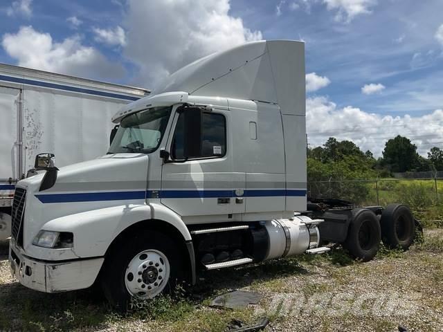 Volvo VNR64T Prime Movers