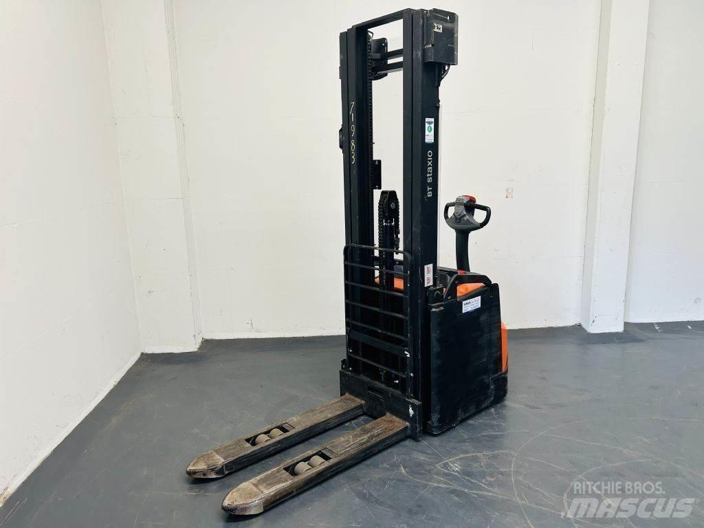 BT SWE160 Pedestrian stacker