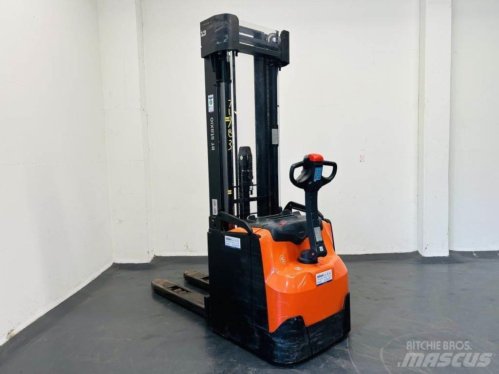 BT SWE160 Pedestrian stacker