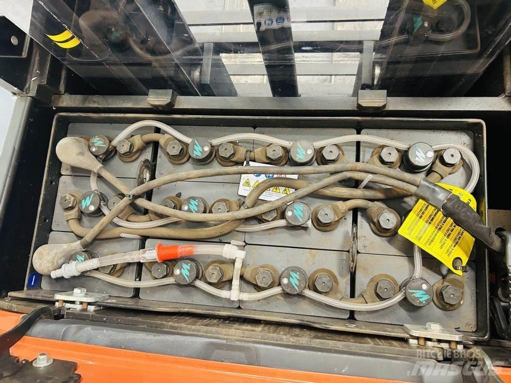 BT SWE160 Pedestrian stacker