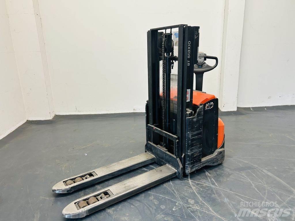 BT SWE200 Pedestrian stacker