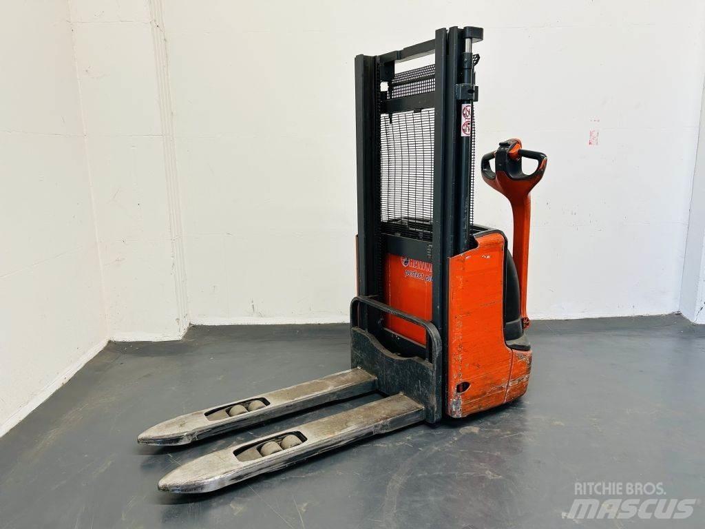 Linde L10 Pedestrian stacker