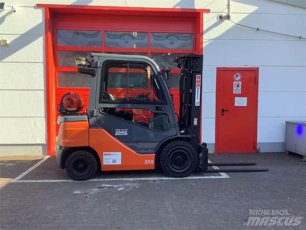 Toyota 8FGF25 LPG trucks