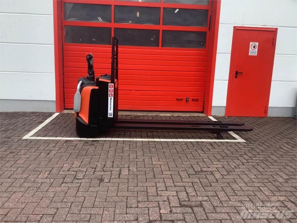Toyota LPE200 Low lifter